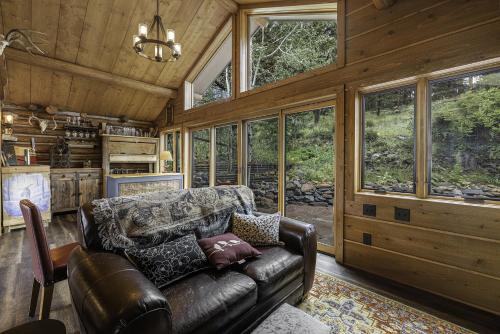 Broadmeadow Cabin - Pet Friendly - Hiking Snowshoeing Ski - Near Allenspark - Estes Park cabin in Allenspark, USA