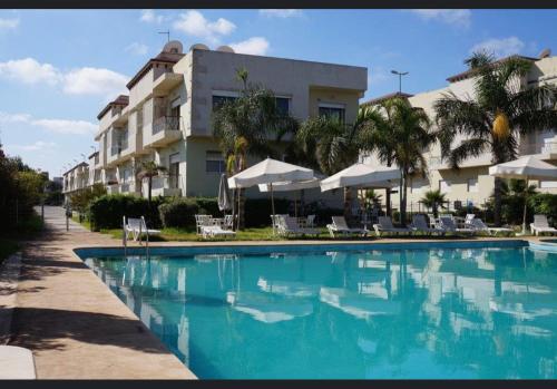 APPARTEMENT MEUBLÉ RESIDENCE FERMÉE AVEC PISCINE EN COMMUN