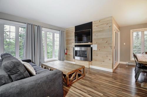 Chalets Alpins- 40 Chemin des Skieurs (Unite B) – khách sạn tại Stoneham