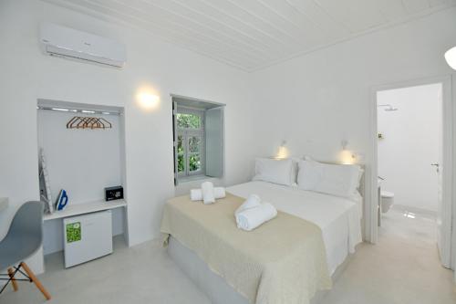 Abri Hydra Room Type - Deluxe Double Room
