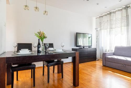 Wrocław Apartment - Park and Tram nearby - by Rentujemy, Breslau (Foto 7)