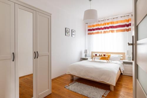 Wrocław Apartment - Balcony, Park and Tram nearby - by Rentujemy, Wrocław