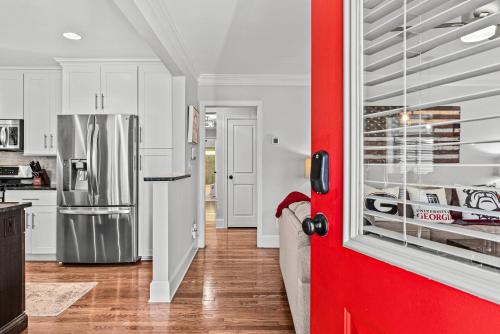 Bulldog Retreat at Five Points - Walking distance to downtown Five Points! in Athens, USA