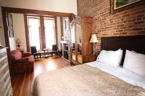 Deluxe Double Room (2 Adults + 1 Child) image 1