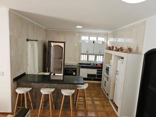 Maravilhosa Casa com Piscina, Área Gourmet com Churrasqueira em Deck Coberto - Pé na Areia (Casa Maravilhosa, Pe na Areia com Piscina, Area Gourmet com Churrasqueira em Deck Coberto Frente a P) in วีลาบัลเนียเรีย
