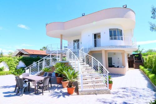 Villa Primavera in 沃爾圖諾堡