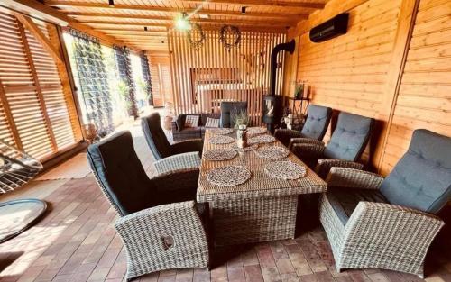 DELUXE Dom z sauną i jacuzzi w otoczeniu gór, lasu i jeziora (DELUXE Dom z sauna i jacuzzi w otoczeniu gor, lasu i jeziora) in Bjerna