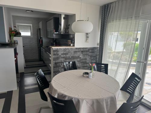 廚房, Panorama Sevid in 舍維