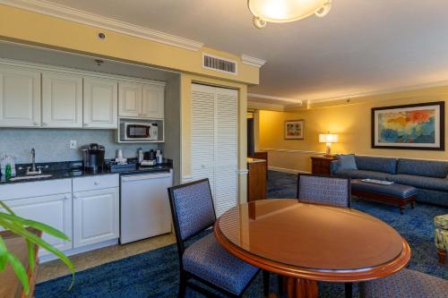 Kitchen, The Lago Mar Beach Resort and Club in Fort Lauderdale (FL)