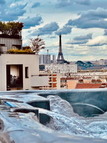 Penthouse avec jaccuzzi vue sur la Tour Eiffel