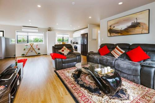 Tranquil Countryside Retreat with Modern Amenities in Pokeno