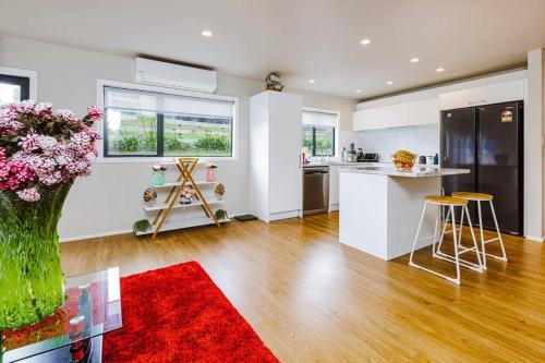 Tranquil Countryside Retreat with Modern Amenities in Pokeno