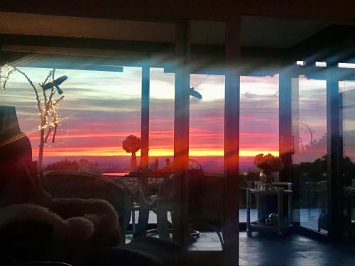 Exklusive Wohnung mit Panorama von Schwarzwald bis zu den Vogesen Exklusive Wohnung mit Panorama von Schwarzwald bis zu den Vogesen