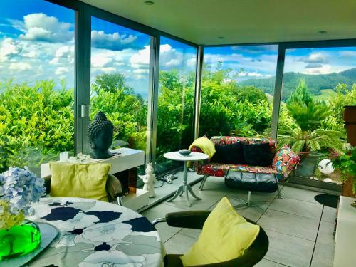 Exklusive Wohnung mit Panorama von Schwarzwald bis zu den Vogesen Exklusive Wohnung mit Panorama von Schwarzwald bis zu den Vogesen