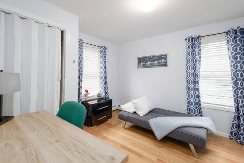 Convenient Braintree Home - 3 Bedroom Sleeps 8 in Braintree, USA