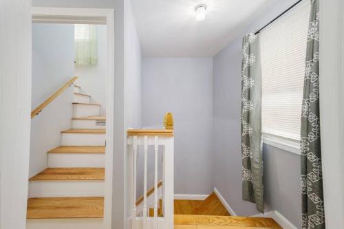 Convenient Braintree Home - 3 Bedroom Sleeps 8 Convenient Braintree Home - 3 Bedroom Sleeps 8