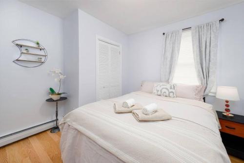 Convenient Braintree Home - 3 Bedroom Sleeps 8 Convenient Braintree Home - 3 Bedroom Sleeps 8