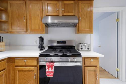 Convenient Braintree Home - 3 Bedroom Sleeps 8 in Braintree