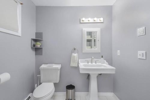 Convenient Braintree Home - 3 Bedroom Sleeps 8 Convenient Braintree Home - 3 Bedroom Sleeps 8