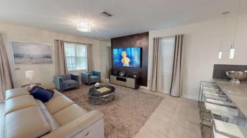 Tropical Paradise! 7 BD Pool Home at Champions Gates thumb 2