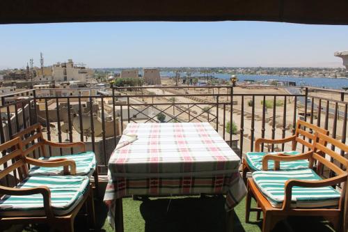 周邊環境, Emilio Hotel in 盧克索