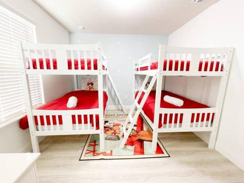 Luxury Orlando Retreat Just 6 Miles from Disney - image 2