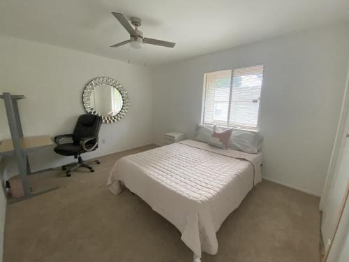 Room in Remodeled CSTAT Condo!