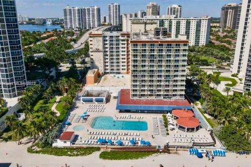 Condominio nuevo frente al mar-en Miami STR-02821 in Sunny Isles Beach, USA