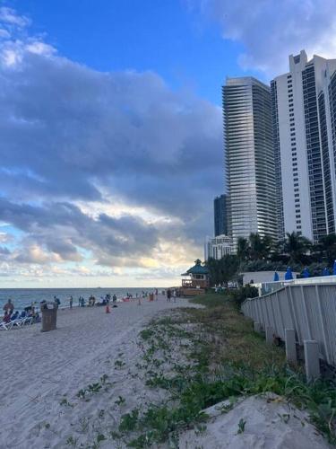 Condominio nuevo frente al mar-en Miami STR-02821 in Sunny Isles Beach, USA