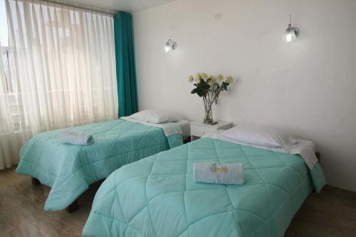 2 twin beds