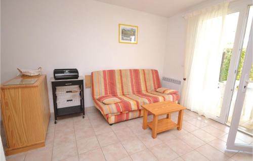 1 Bedroom Lovely Home In Calvisson