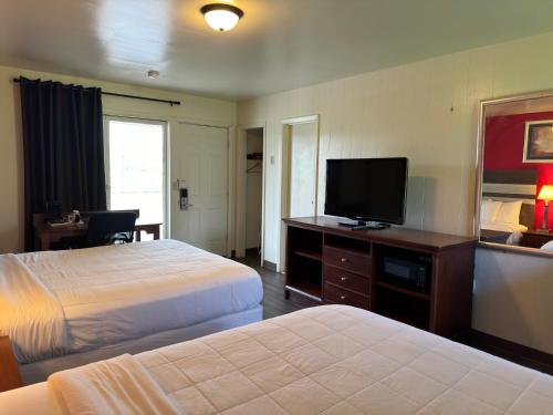 Thruway Holiday Motel