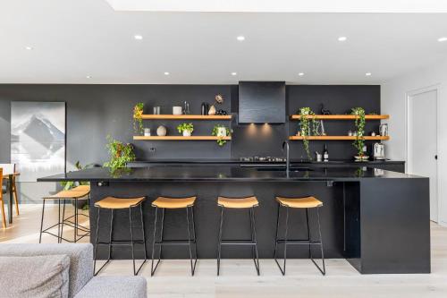 Grey Lynn Luxury 4BD Villa w Pool Free Parking