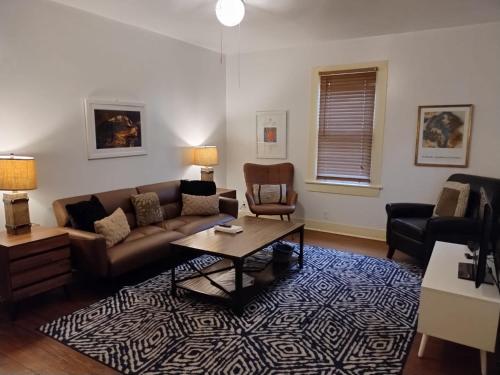 共用Lounge/電視區, Cajun Stays-Cajun Home II- Entire House in 拉法葉市中心