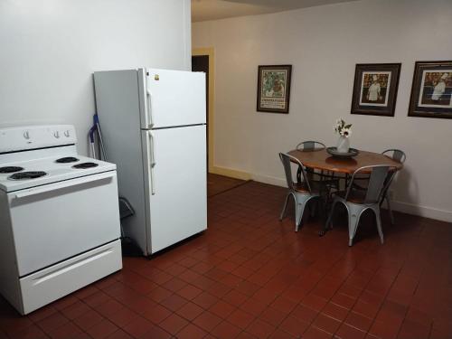 廚房, Cajun Stays-Cajun Home II- Entire House in 拉法葉市中心