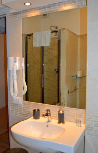 Check-Inn Rooms - image 2