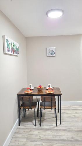 Air Conditioned! Paradise Park Brand new 2-bedroom Suite in Hawaiian Paradise Park