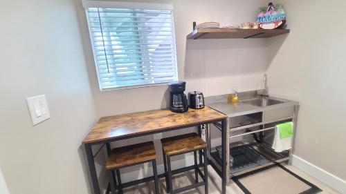 Air Conditioned! Paradise Park Brand new 2-bedroom Suite in Hawaiian Paradise Park