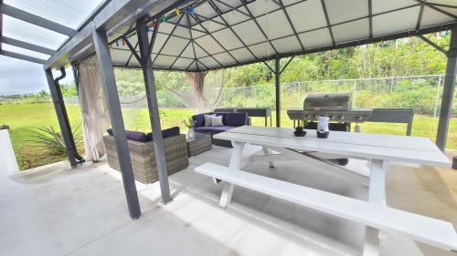 Air Conditioned! Paradise Park Brand new 2-bedroom Suite in Hawaiian Paradise Park