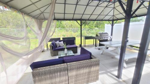 Air Conditioned! Paradise Park Brand new 2-bedroom Suite in Hawaiian Paradise Park