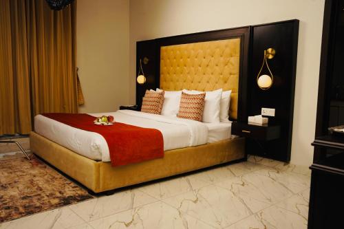 Faletti’s Grand MM Alam Road - image 11