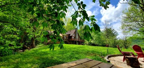 Faciliteter, A-Frame Getaway with Hot tub, Sauna, Fire Pit & Pond - Station Camp Getaway in Irvine (KY)