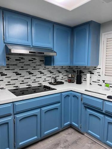 Entire 3 BR & 2 BA house for business and family Entire 3 BR & 2 BA house for business and family