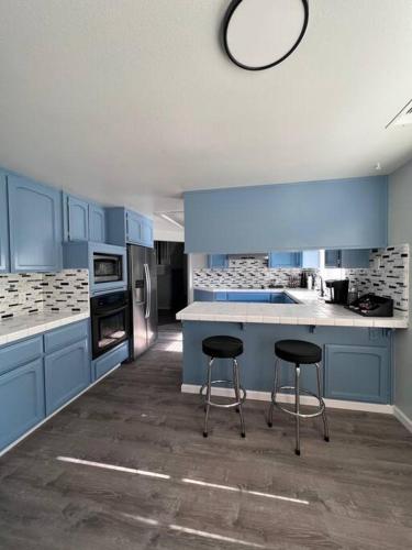 Entire 3 BR & 2 BA house for business and family Entire 3 BR & 2 BA house for business and family