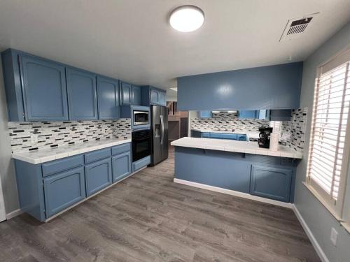 Entire 3 BR & 2 BA house for business and family Entire 3 BR & 2 BA house for business and family