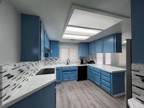 Entire 3 BR & 2 BA house for business and family Entire 3 BR & 2 BA house for business and family