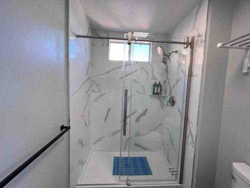 Entire 3 BR & 2 BA house for business and family Entire 3 BR & 2 BA house for business and family