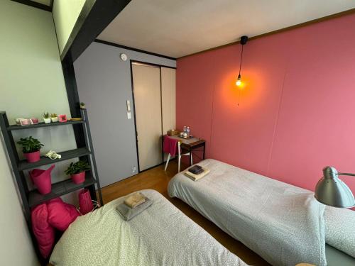 2 twin beds