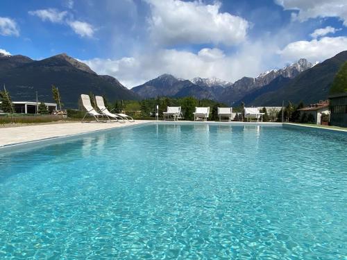 Villa Carlotta Bianca vacation home apartment with swimming Pool - Apartment - Colico