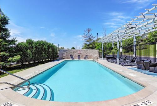 泳池, 智選假日酒店-惠特比奧沙瓦-洲際酒店集團旗下 (Holiday Inn Express Whitby Oshawa By IHG) in 惠特比